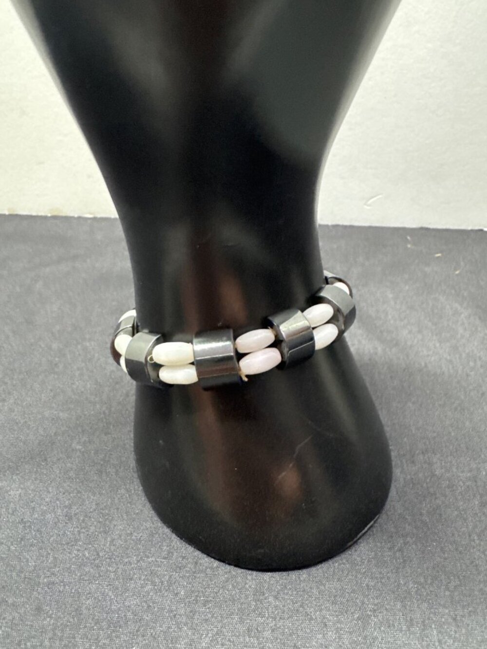 Magnetic Hematite & White Beaded Stretch Bracelet 7 Inches Unisex Jewelry